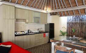 Villa Sentosa, Cheerful 3-Bedroom Villa With Pool